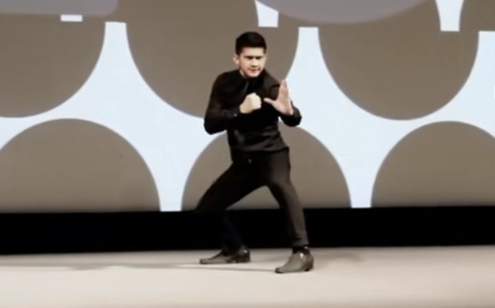 Iko Uwais saat demo Pencak Silat